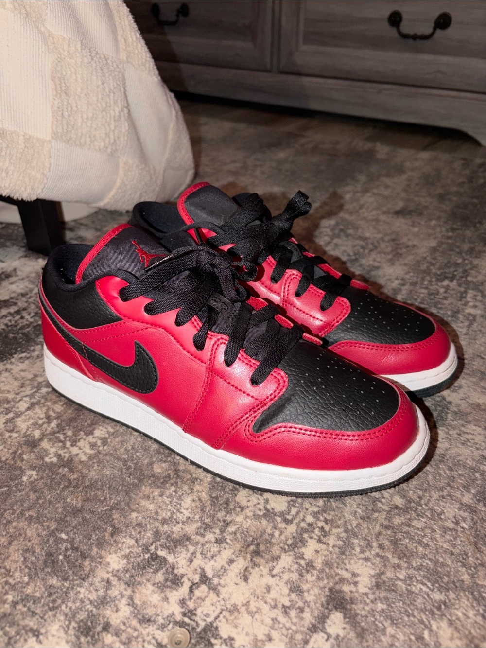 Air Jordan 1 Low GS βReverse Bredβ sneakers in Gym Red, Black & White